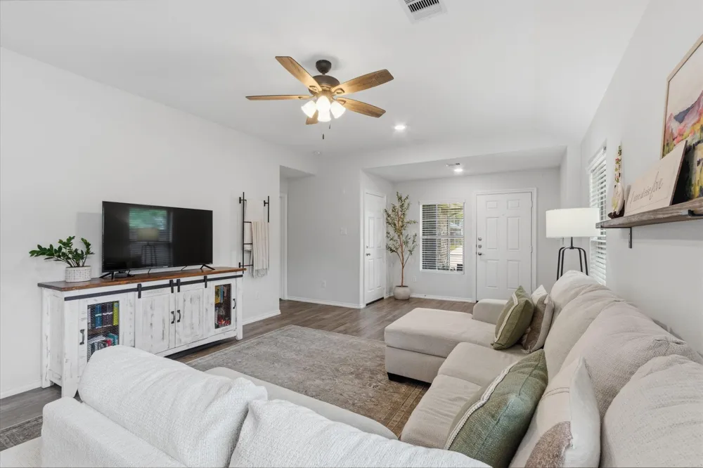 1307 Winding Willow Drive Pinehurst, TX 77362