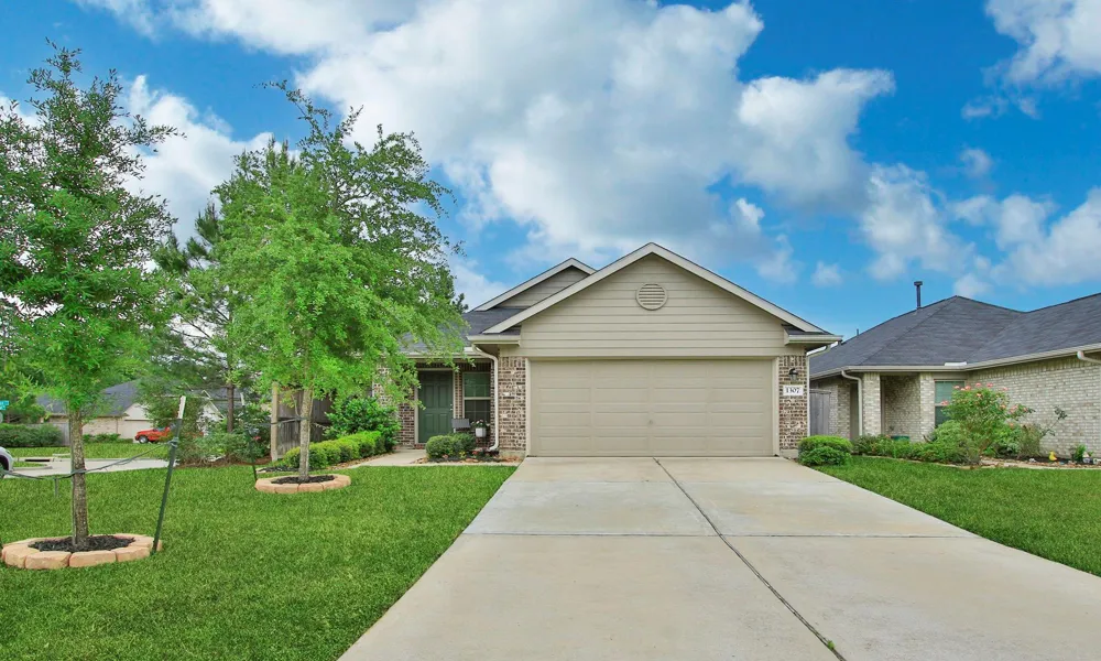 1307 Winding Willow Drive Pinehurst, TX 77362