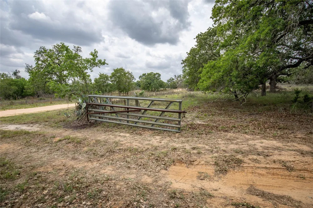 132 Roemer Lane W Floresville, TX 78114
