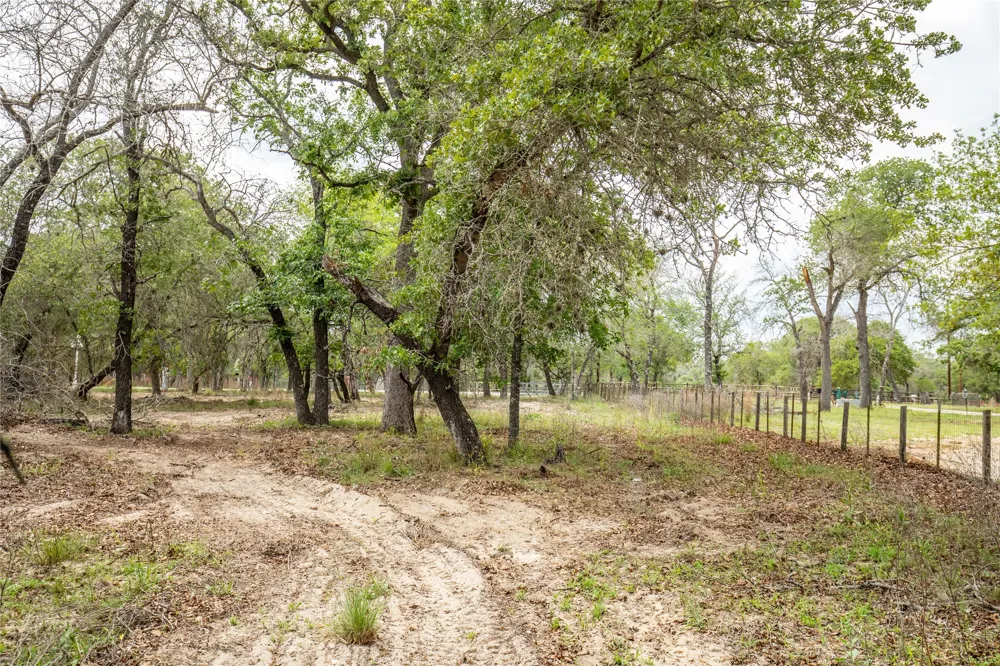 132 Roemer Lane W Floresville, TX 78114