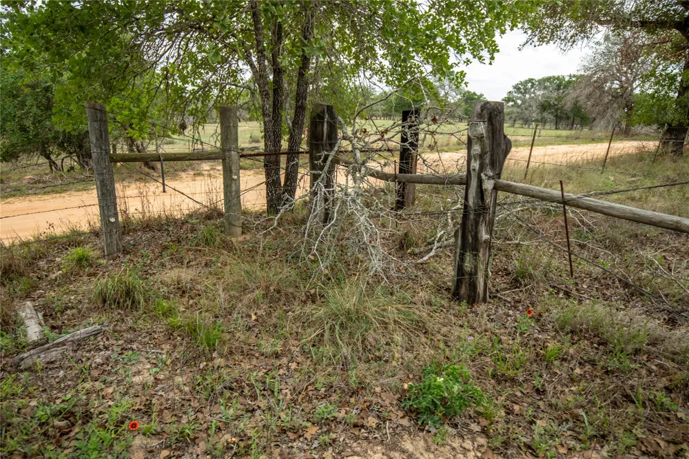 132 Roemer Lane W Floresville, TX 78114