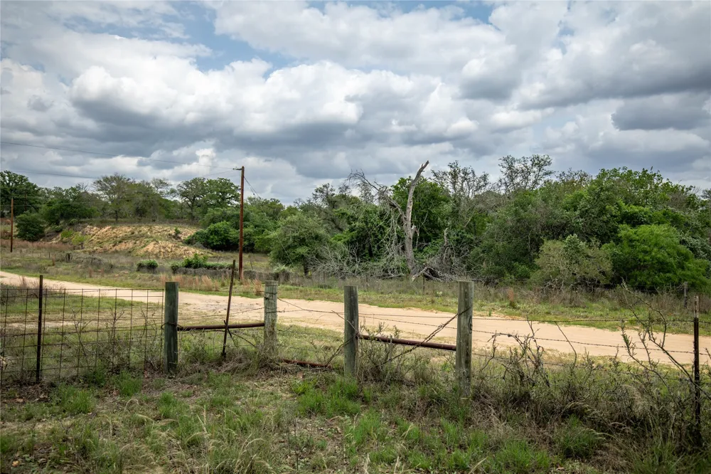 132 Roemer Lane W Floresville, TX 78114