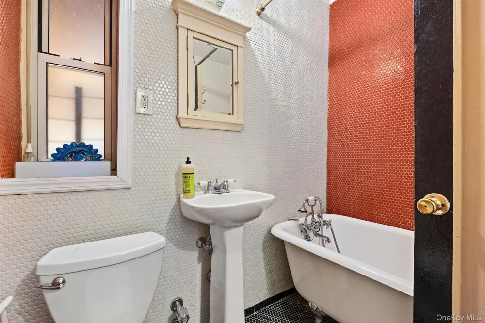 34-41 85th Street #1H Jackson Heights, NY 11372