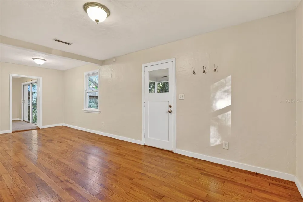 914 NE 6TH AVENUE Gainesville, FL 32601