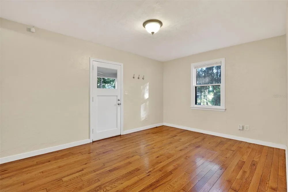 914 NE 6TH AVENUE Gainesville, FL 32601