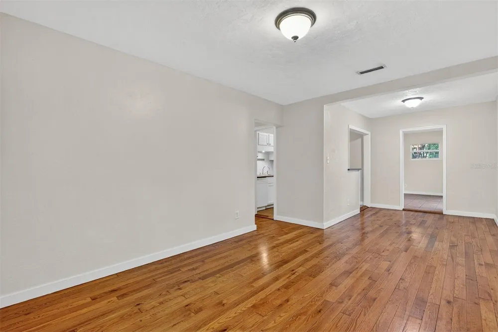 914 NE 6TH AVENUE Gainesville, FL 32601