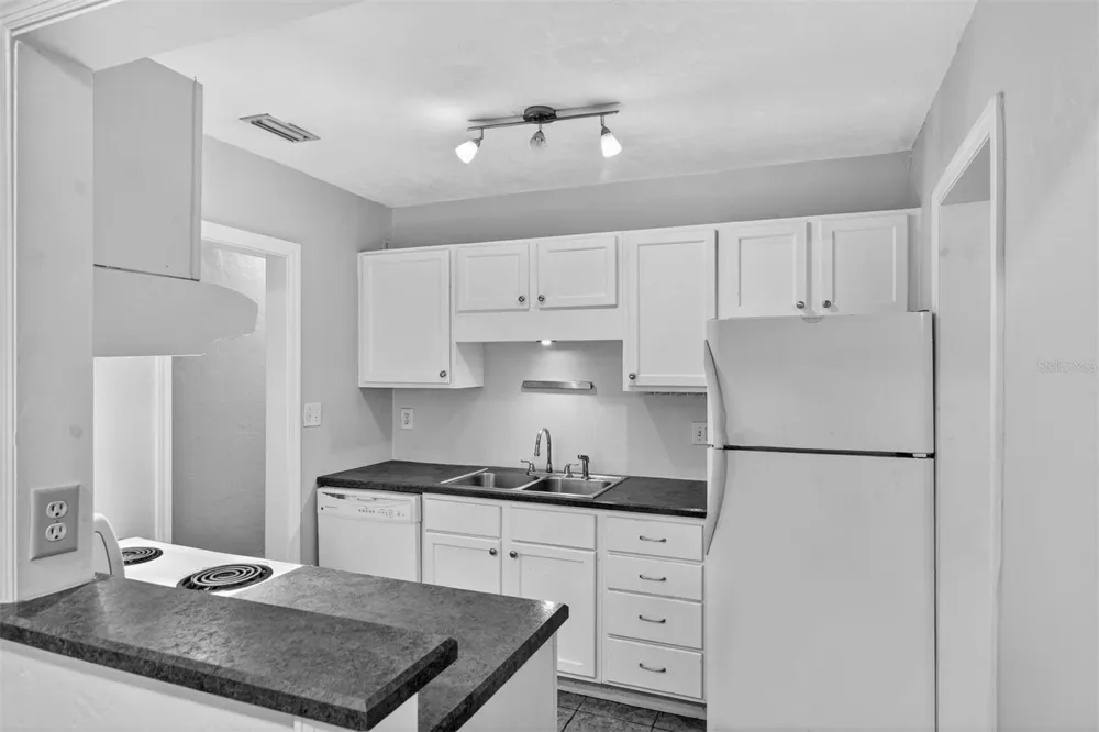 914 NE 6TH AVENUE Gainesville, FL 32601