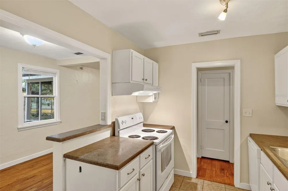 914 NE 6TH AVENUE Gainesville, FL 32601