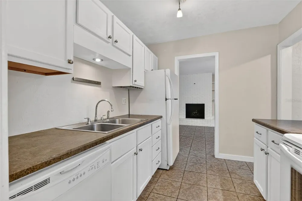 914 NE 6TH AVENUE Gainesville, FL 32601