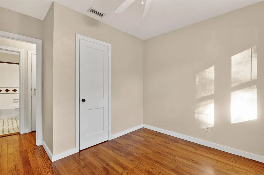 914 NE 6TH AVENUE Gainesville, FL 32601