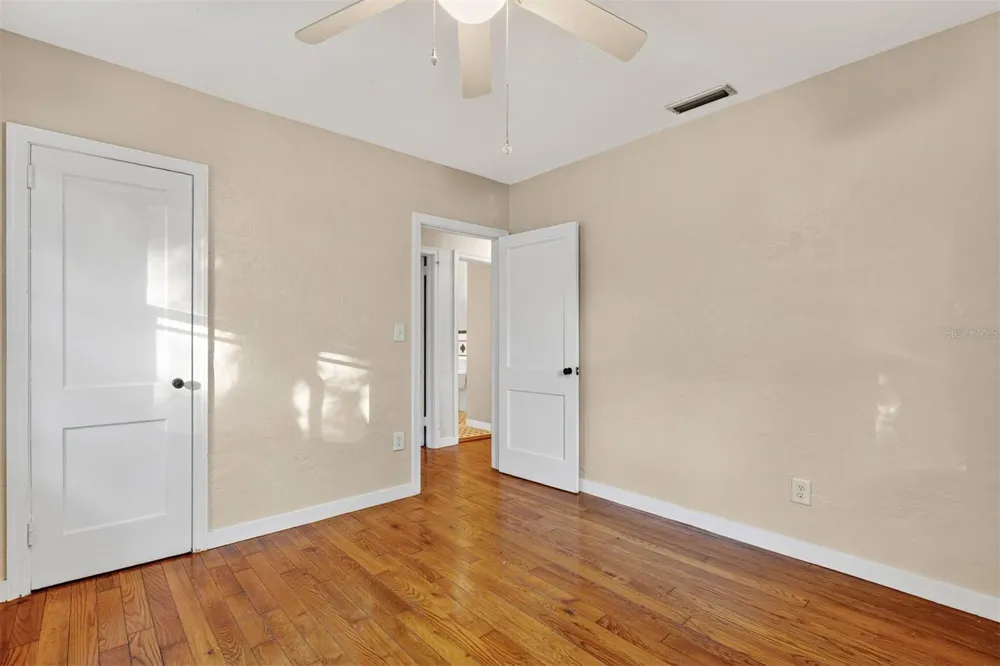 914 NE 6TH AVENUE Gainesville, FL 32601