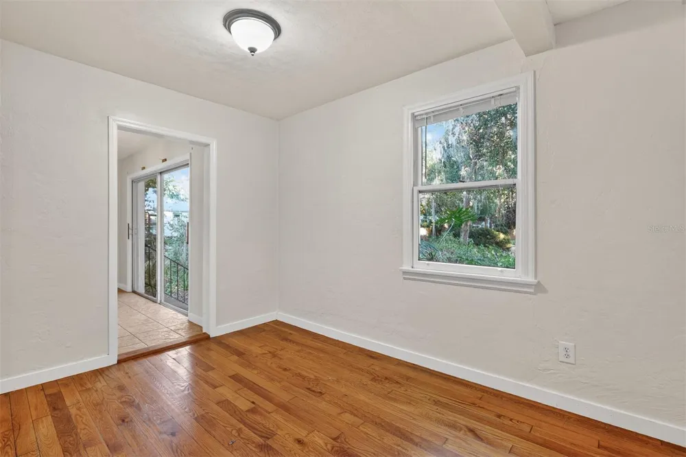 914 NE 6TH AVENUE Gainesville, FL 32601