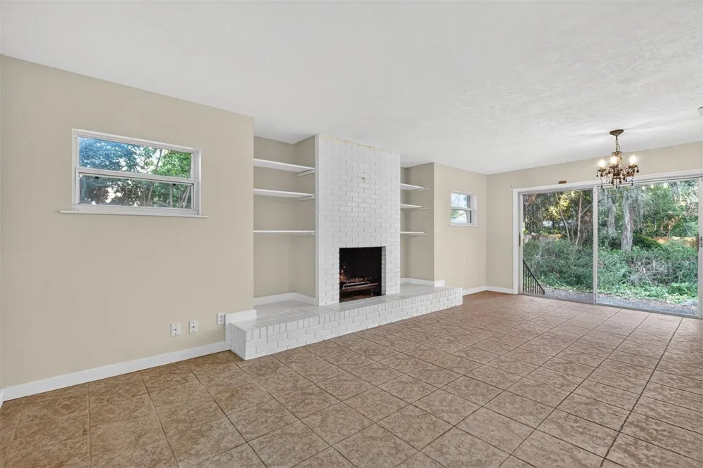 914 NE 6TH AVENUE Gainesville, FL 32601