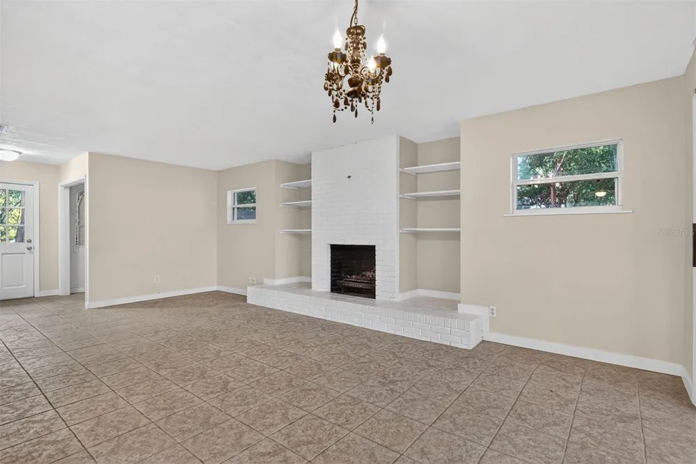 914 NE 6TH AVENUE Gainesville, FL 32601