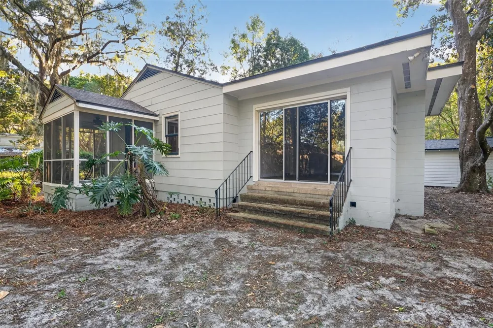 914 NE 6TH AVENUE Gainesville, FL 32601