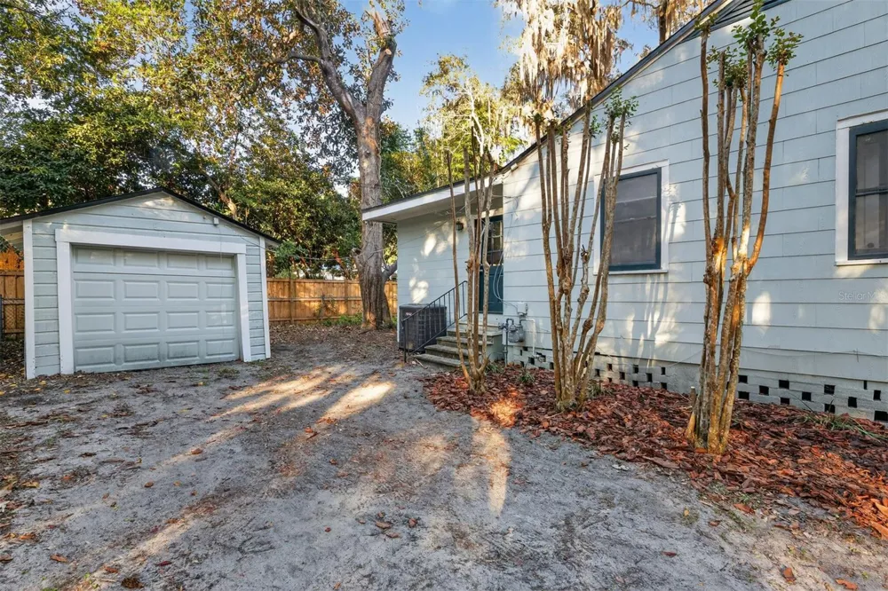 914 NE 6TH AVENUE Gainesville, FL 32601