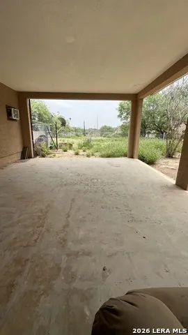 1305 1st Carrizo Springs, TX 78834