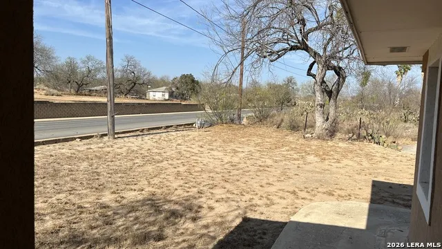 1305 1st Carrizo Springs, TX 78834