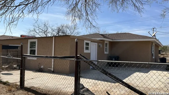 1305 1st Carrizo Springs, TX 78834
