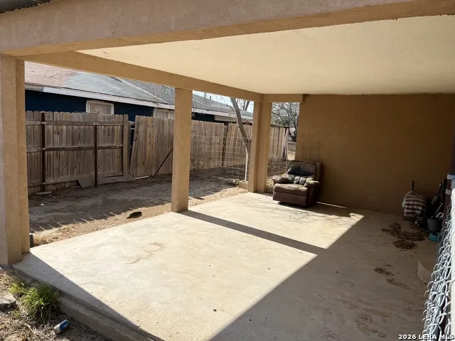 1305 1st Carrizo Springs, TX 78834