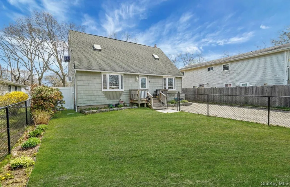 15 Maplewood Drive Shirley, NY 11967