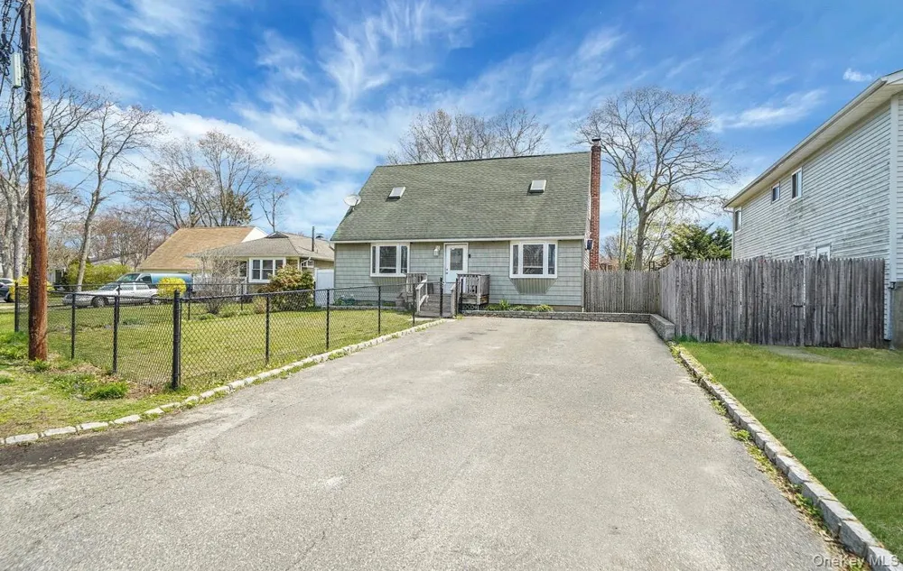 15 Maplewood Drive Shirley, NY 11967