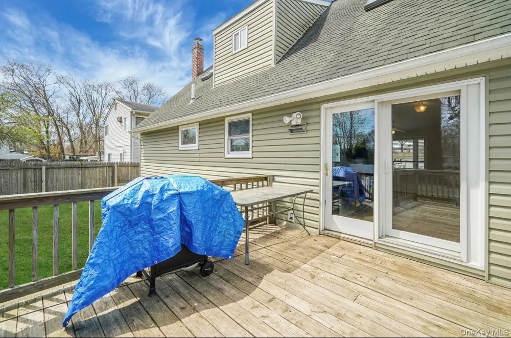 15 Maplewood Drive Shirley, NY 11967