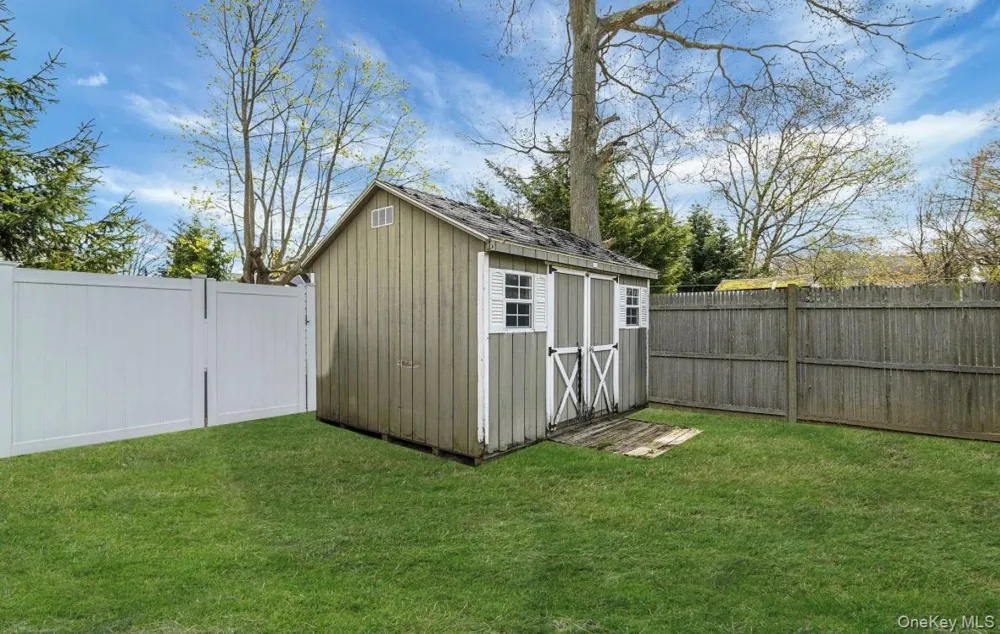 15 Maplewood Drive Shirley, NY 11967