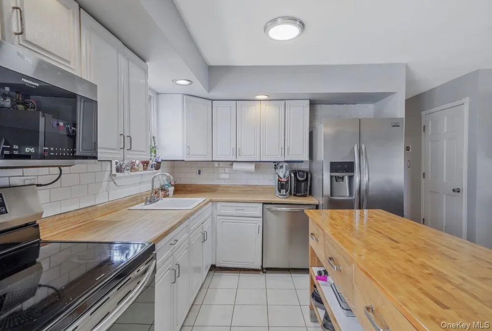15 Maplewood Drive Shirley, NY 11967