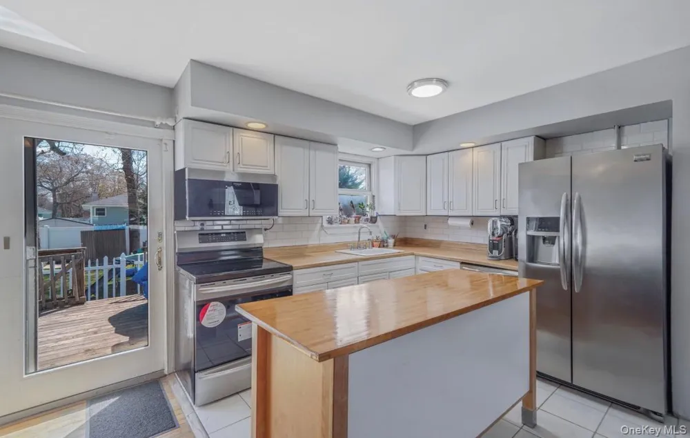 15 Maplewood Drive Shirley, NY 11967