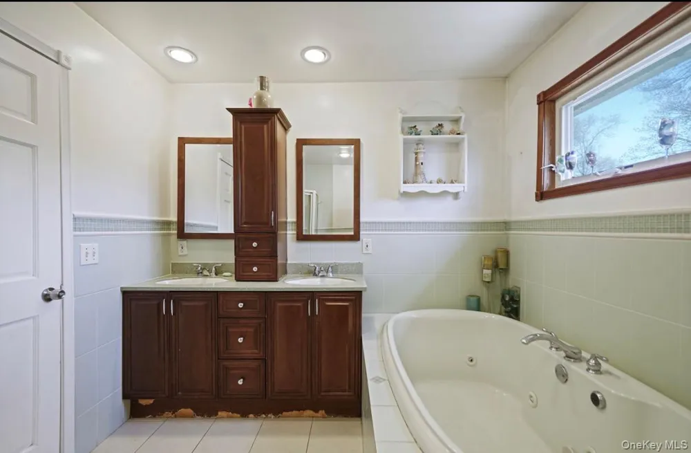 15 Maplewood Drive Shirley, NY 11967