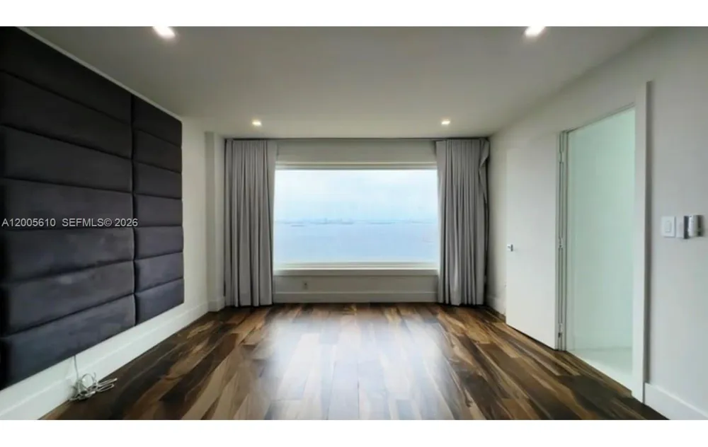 11111 biscayne blvd #1815 Miami, FL 33181