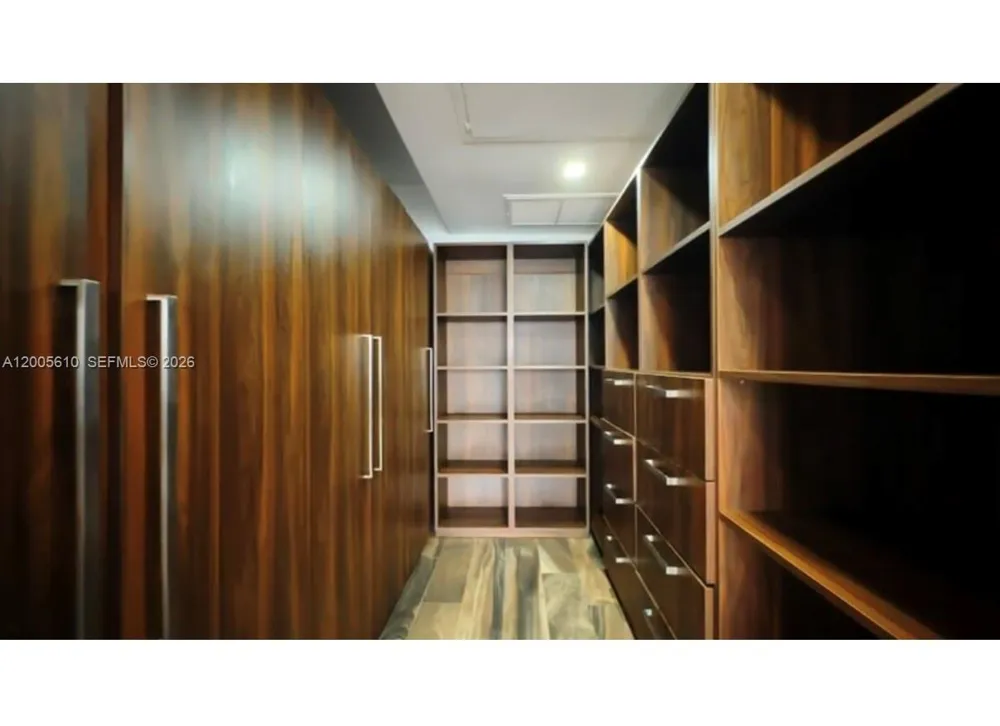 11111 biscayne blvd #1815 Miami, FL 33181