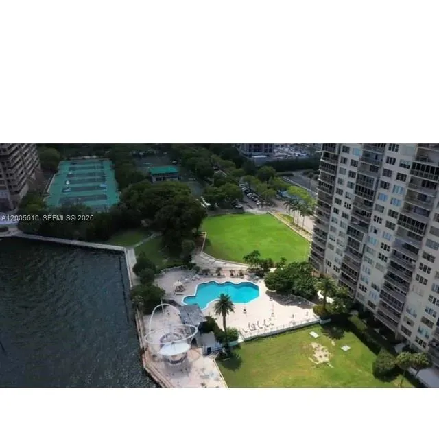 11111 biscayne blvd #1815 Miami, FL 33181