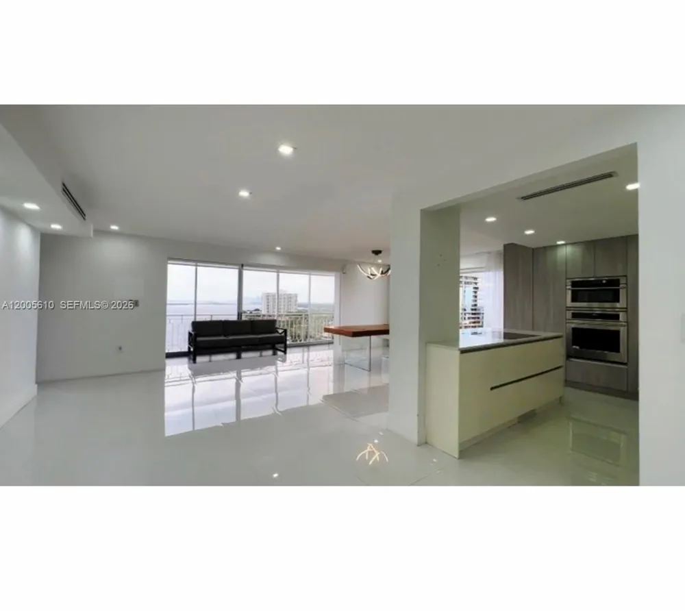 11111 biscayne blvd #1815 Miami, FL 33181
