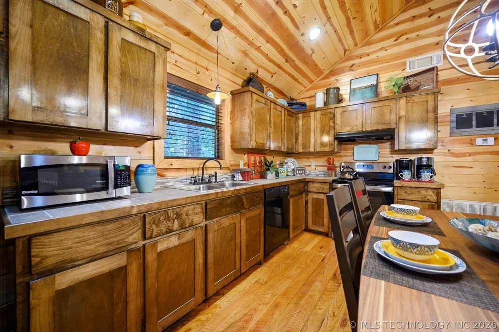 81 Bent Pine Trail Broken Bow, OK 74728