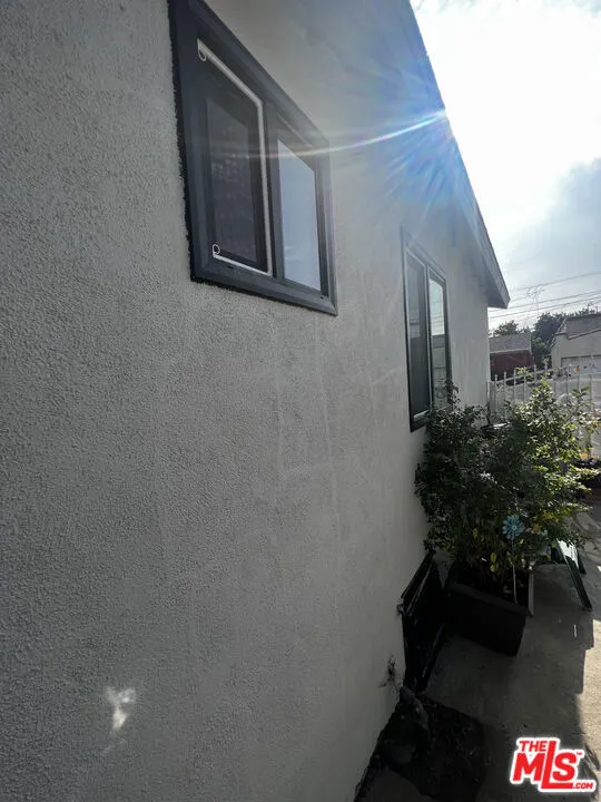 9413 Virginia Avenue South Gate, CA 90280