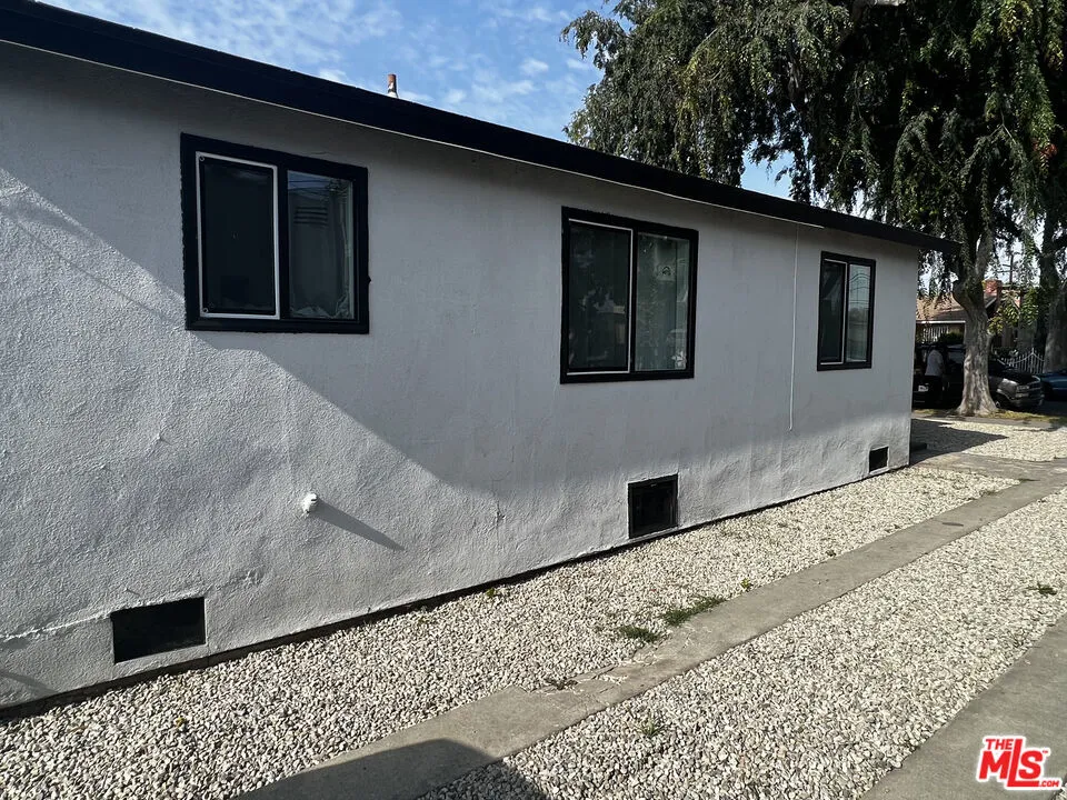 9413 Virginia Avenue South Gate, CA 90280