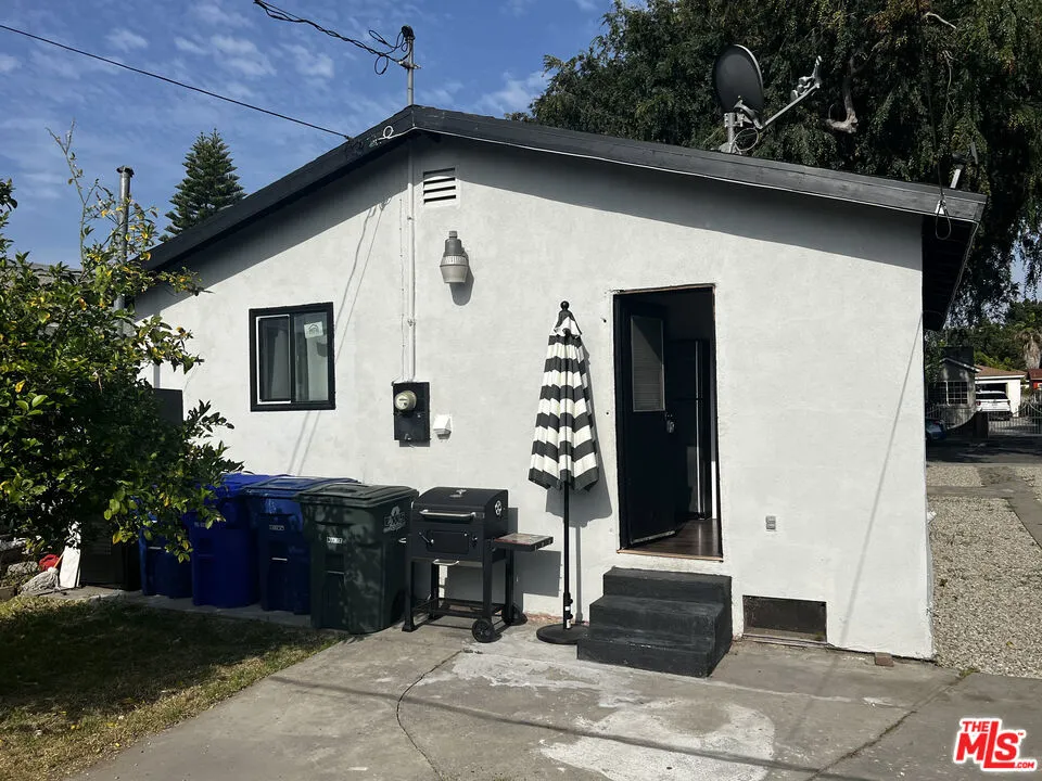 9413 Virginia Avenue South Gate, CA 90280