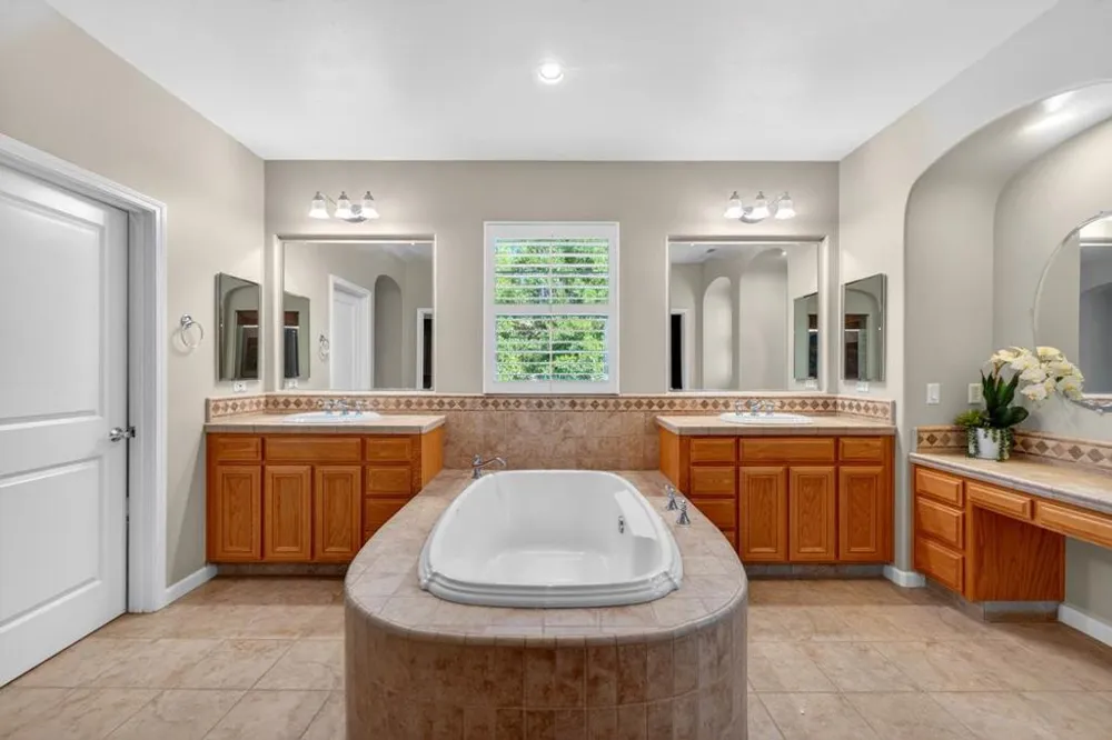 7532 Strath Place Gilroy, CA 95020