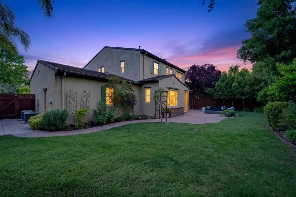 7532 Strath Place Gilroy, CA 95020