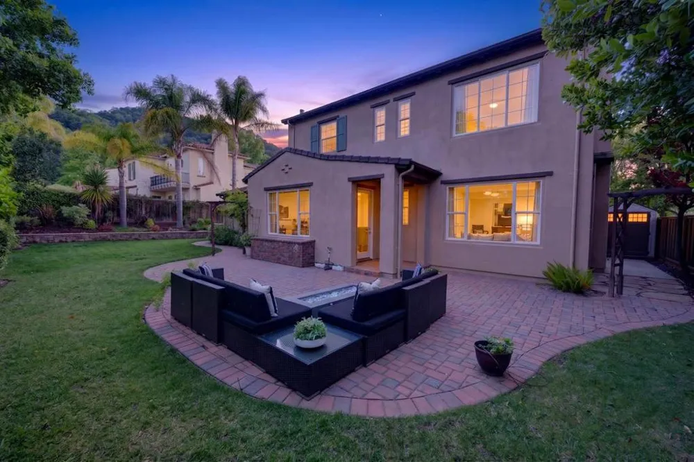 7532 Strath Place Gilroy, CA 95020