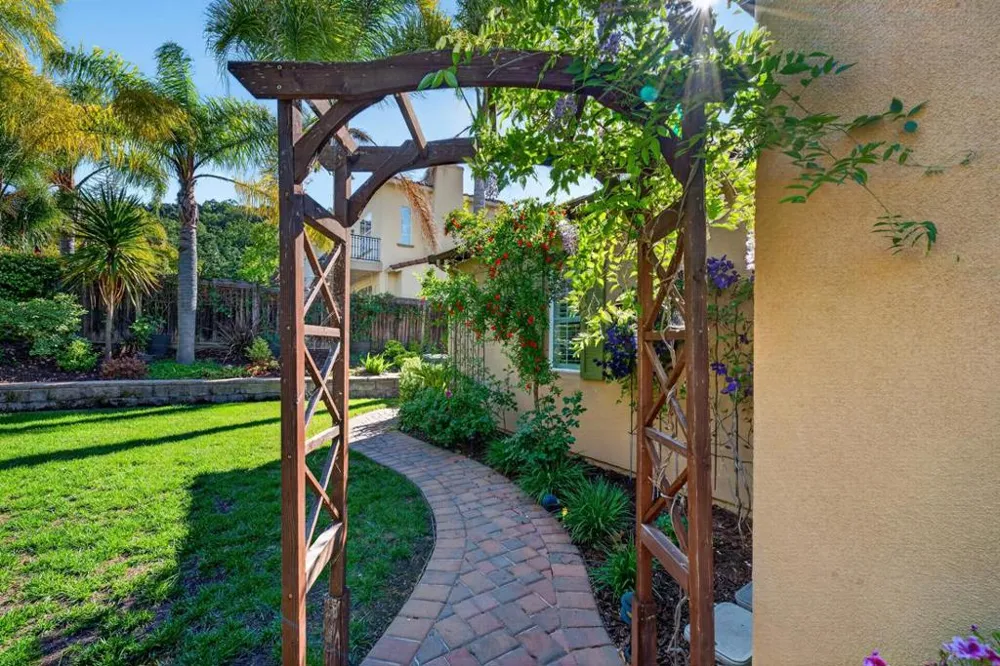 7532 Strath Place Gilroy, CA 95020
