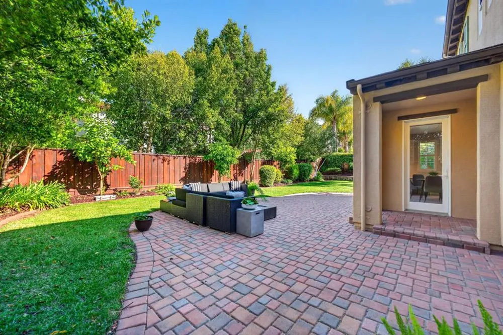7532 Strath Place Gilroy, CA 95020