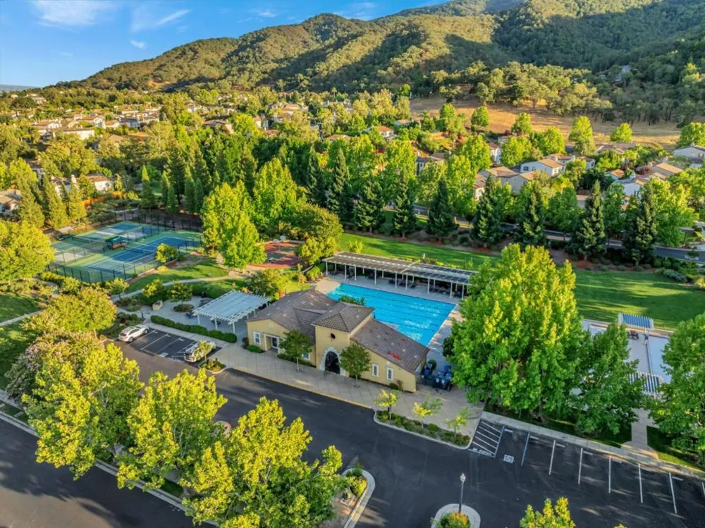 7532 Strath Place Gilroy, CA 95020