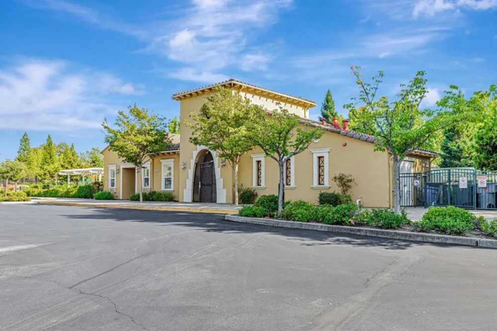 7532 Strath Place Gilroy, CA 95020