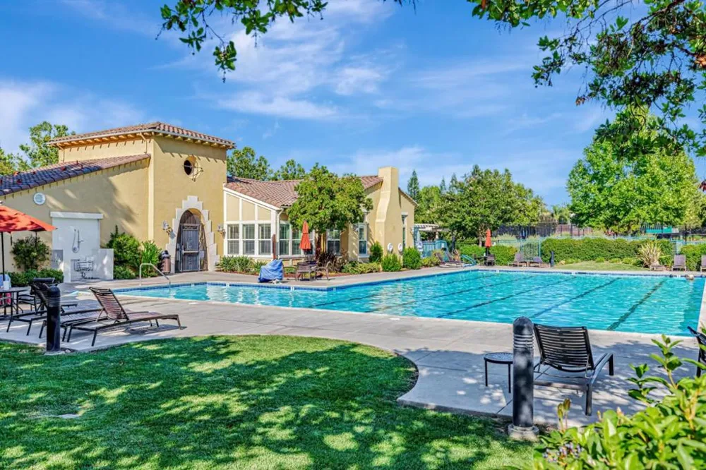 7532 Strath Place Gilroy, CA 95020