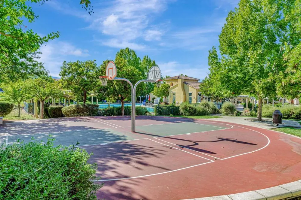 7532 Strath Place Gilroy, CA 95020