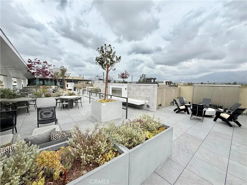 709 E Walnut Street #222 Pasadena, CA 91101