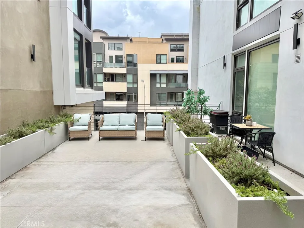 709 E Walnut Street #222 Pasadena, CA 91101
